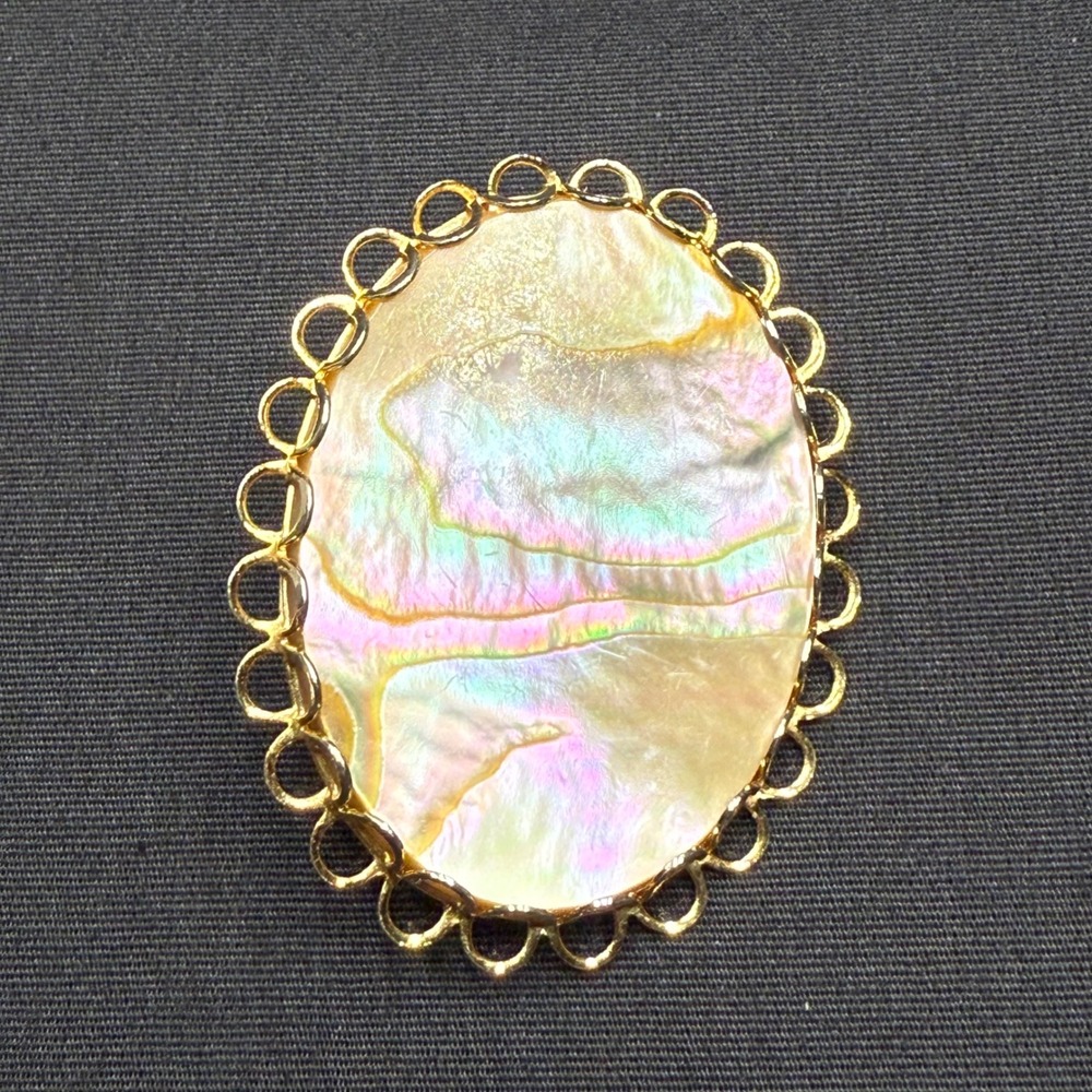 Vintage Gold Tone Oval Mother of Pearl Shell Wire Loop Border Brooch Pin 80s - Picture 3 of 9